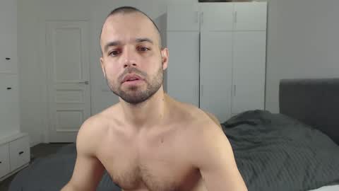 onebestlover online show from February 17, 8:19 am