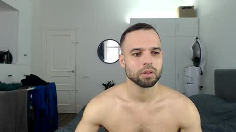 onebestlover online show from February 21, 9:10 am