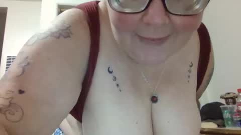 Snapshot of onedaffodil84 chatting on February 12, 6:40 am Pixie online show from February 12, 6:40 am