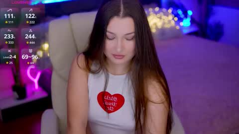 L A Y A online show from November 26, 8:32 pm