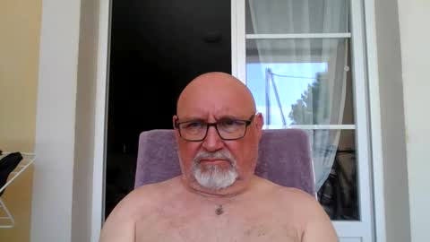 Snapshot of onemoretimebis chatting on June 8, 10:15 am Onemoretimebis online show from June 8, 10:15 am