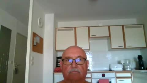 Snapshot of onemoretimebis chatting on June 30, 4:41 pm Onemoretimebis online show from June 30, 4:41 pm