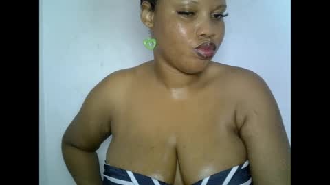 Snapshot of oneofdbestchubbygaloncb chatting on May 9, 3:06 pm oneofdbestchubbygaloncb online show from May 9, 3:06 pm