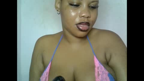 Snapshot of oneofdbestchubbygaloncb chatting on June 7, 2:59 am oneofdbestchubbygaloncb online show from June 7, 2:59 am