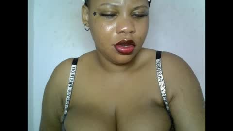 Snapshot of oneofdbestchubbygaloncb chatting on June 8, 2:34 am oneofdbestchubbygaloncb online show from June 8, 2:34 am