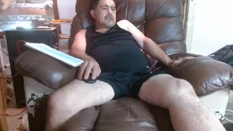 Snapshot of onewayallday chatting on May 6, 11:48 am onewaykenny online show from May 6, 11:48 am