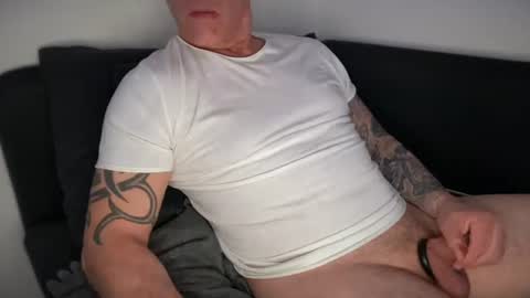 Snapshot of onkel90 chatting on June 14, 7:38 pm onkel90 online show from June 14, 7:38 pm
