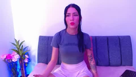 Snapshot of onlily chatting on February 17, 7:42 pm onlily online show from February 17, 7:42 pm