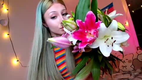 Snapshot of only_iva21 chatting on April 18, 7:58 pm Iva online show from April 18, 7:58 pm