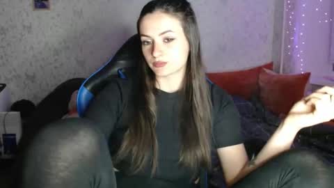 Amalia online show from April 4, 5:10 pm