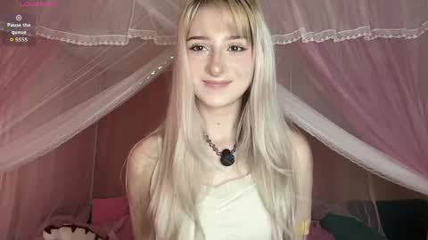 Snapshot of onlyeva1 chatting on May 6, 8:08 am Eva online show from May 6, 8:08 am