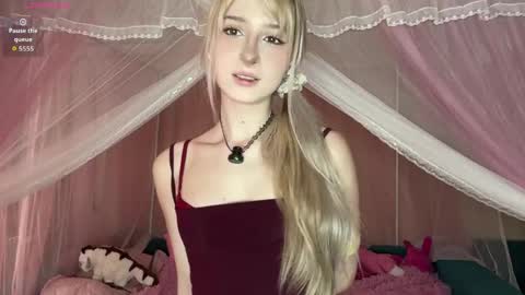 Snapshot of onlyeva1 chatting on May 7, 8:31 am Eva online show from May 7, 8:31 am