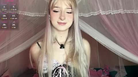 Snapshot of onlyeva1 chatting on June 3, 8:50 am Eva online show from June 3, 8:50 am
