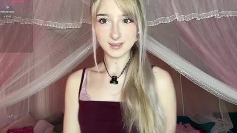 Snapshot of onlyeva1 chatting on June 5, 8:53 am Eva online show from June 5, 8:53 am