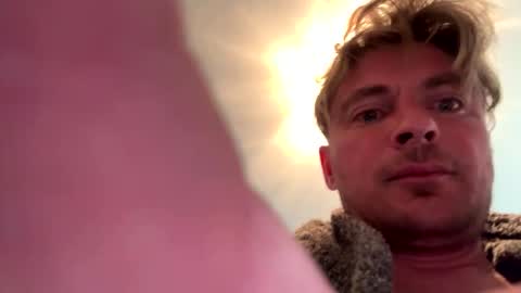 onlyloveyoutwice2016 online show from April 11, 9:24 am