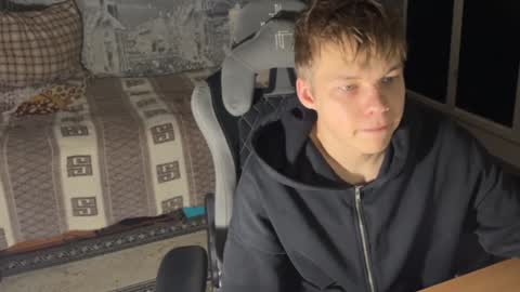 Snapshot of oofcblesssexx chatting on December 9, 1:29 am bless god online show from December 9, 1:29 am