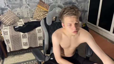 Snapshot of oofcblesssexx chatting on December 12, 10:42 pm bless god online show from December 12, 10:42 pm