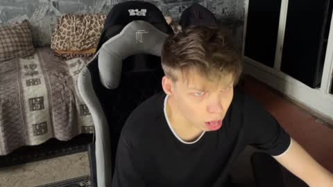 Snapshot of oofcblesssexx chatting on December 21, 8:50 am bless god online show from December 21, 8:50 am