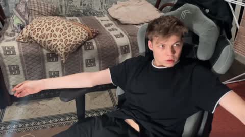 Snapshot of oofcblesssexx chatting on December 27, 1:53 am bless god online show from December 27, 1:53 am