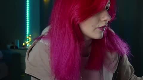 Snapshot of ooliviaa chatting on December 17, 6:47 pm Hannah online show from December 17, 6:47 pm