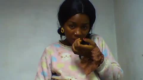 Snapshot of oooorazanasoa chatting on June 24, 5:28 am oooorazanasoa online show from June 24, 5:28 am