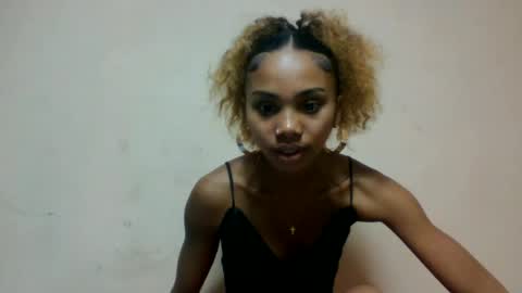 Snapshot of oooosoavizara chatting on June 30, 12:06 pm oooosoavizara online show from June 30, 12:06 pm