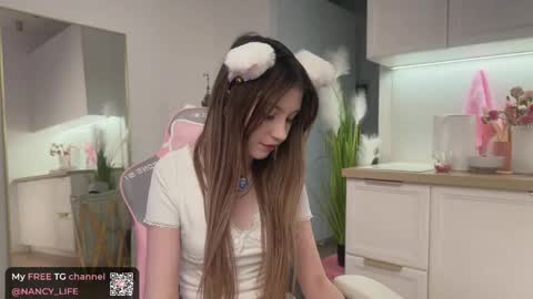 Snapshot of oops_my_english chatting on April 18, 7:29 pm Nancy online show from April 18, 7:29 pm