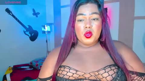 Snapshot of opraxbell chatting on February 6, 3:33 am OpraxBell online show from February 6, 3:33 am