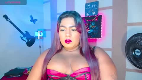 Snapshot of opraxbell chatting on February 19, 2:40 am OpraxBell online show from February 19, 2:40 am