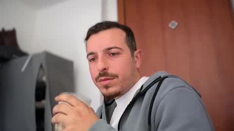 Snapshot of or690 chatting on February 17, 8:44 am or online show from February 17, 8:44 am