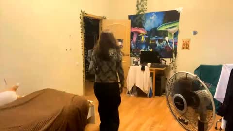 Snapshot of oralialafield chatting on June 7, 1:59 pm Leslie online show from June 7, 1:59 pm
