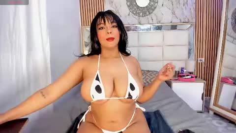 Snapshot of oriana_davis chatting on June 16, 12:24 am Oriana online show from June 16, 12:24 am