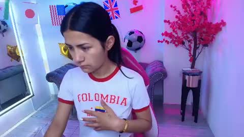 Snapshot of oriana_wood chatting on July 8, 11:37 am Oriana online show from July 8, 11:37 am