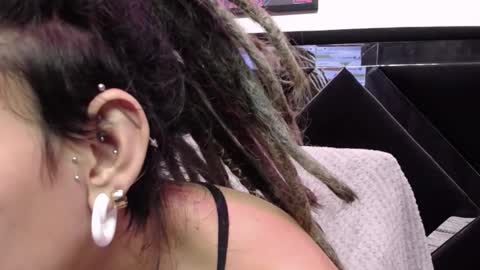 Snapshot of orianna_bodmod chatting on March 7, 1:40 pm ORIANNA online show from March 7, 1:40 pm