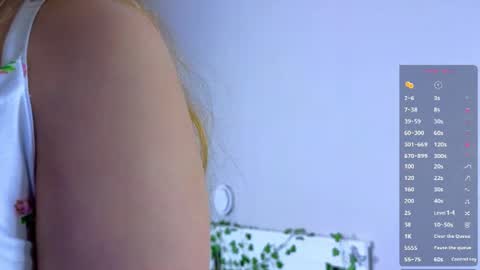 Snapshot of orivienne chatting on June 11, 3:32 pm Dolores online show from June 11, 3:32 pm