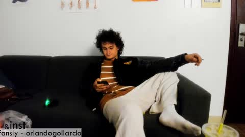 Snapshot of orlando__bloom chatting on March 7, 11:18 am Fansly and Instagram -  online show from March 7, 11:18 am
