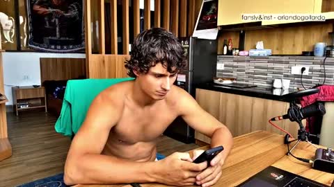 Snapshot of orlando__bloom chatting on May 4, 5:58 am Fansly and Instagram - online show from May 4, 5:58 am