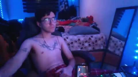 Snapshot of oscar252s chatting on November 26, 5:08 am Oscar online show from November 26, 5:08 am