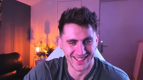 Oscar online show from October 3, 9:23 pm