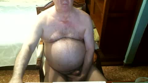 Snapshot of oscarw chatting on July 25, 4:04 pm Oscar online show from July 25, 4:04 pm