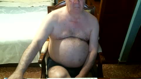Snapshot of oscarw chatting on August 5, 3:26 pm Oscar online show from August 5, 3:26 pm