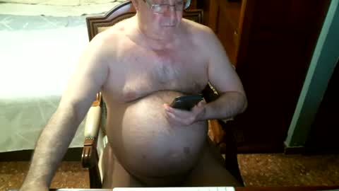 Snapshot of oscarw chatting on August 8, 4:53 pm Oscar online show from August 8, 4:53 pm
