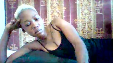 Snapshot of oshee444 chatting on February 26, 6:34 am oshee444 online show from February 26, 6:34 am