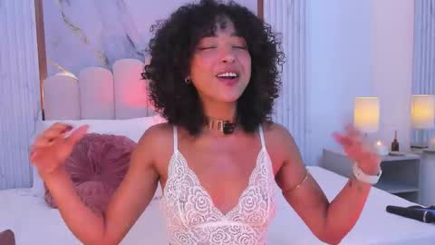 Snapshot of oshun_25 chatting on November 6, 12:50 pm Oshun online show from November 6, 12:50 pm