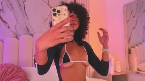 Snapshot of oshun_25 chatting on November 22, 12:15 pm Oshun online show from November 22, 12:15 pm