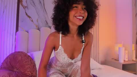 Snapshot of oshun_25 chatting on November 28, 11:35 am Oshun online show from November 28, 11:35 am