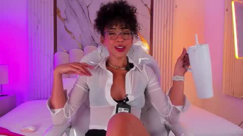 Snapshot of oshun_25 chatting on November 30, 7:12 am Oshun online show from November 30, 7:12 am