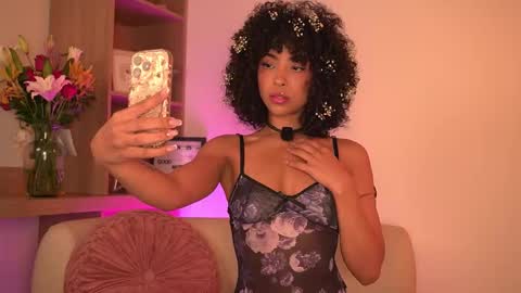 Snapshot of oshun_25 chatting on February 17, 9:39 am Oshun online show from February 17, 9:39 am