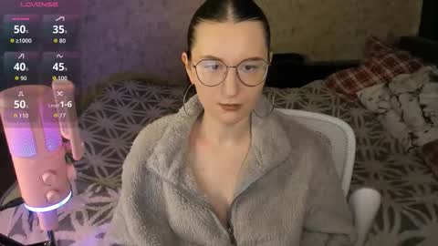 Leliana online show from December 18, 11:27 am