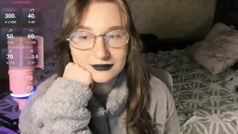 Snapshot of oskar_fucker chatting on May 2, 8:14 pm Leliana online show from May 2, 8:14 pm